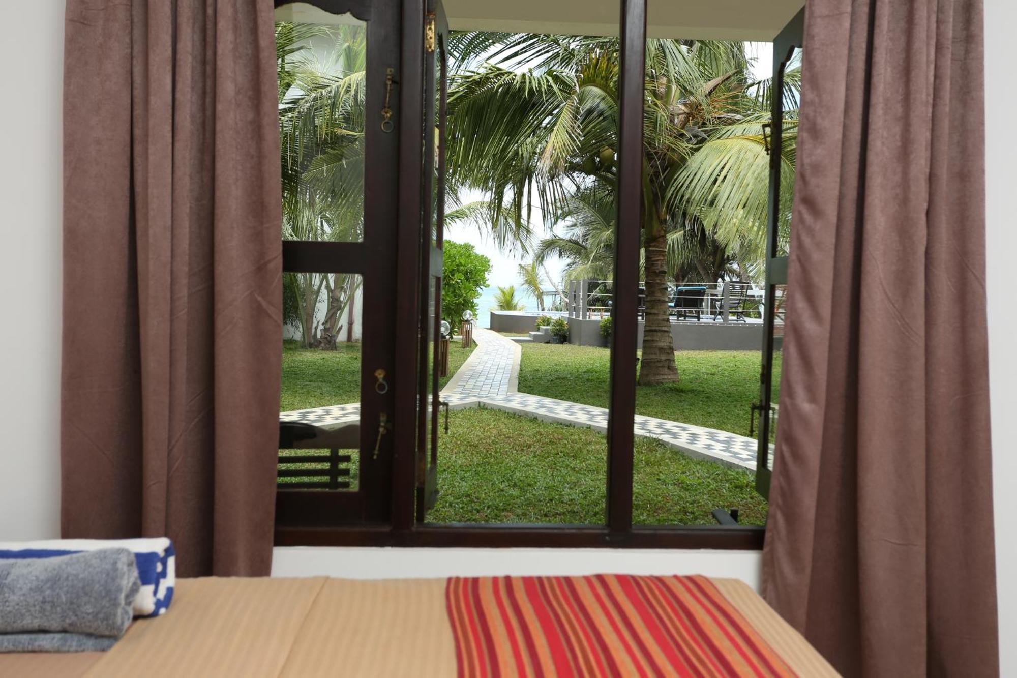 Blue Ocean Resort Netolpitiya Buitenkant foto