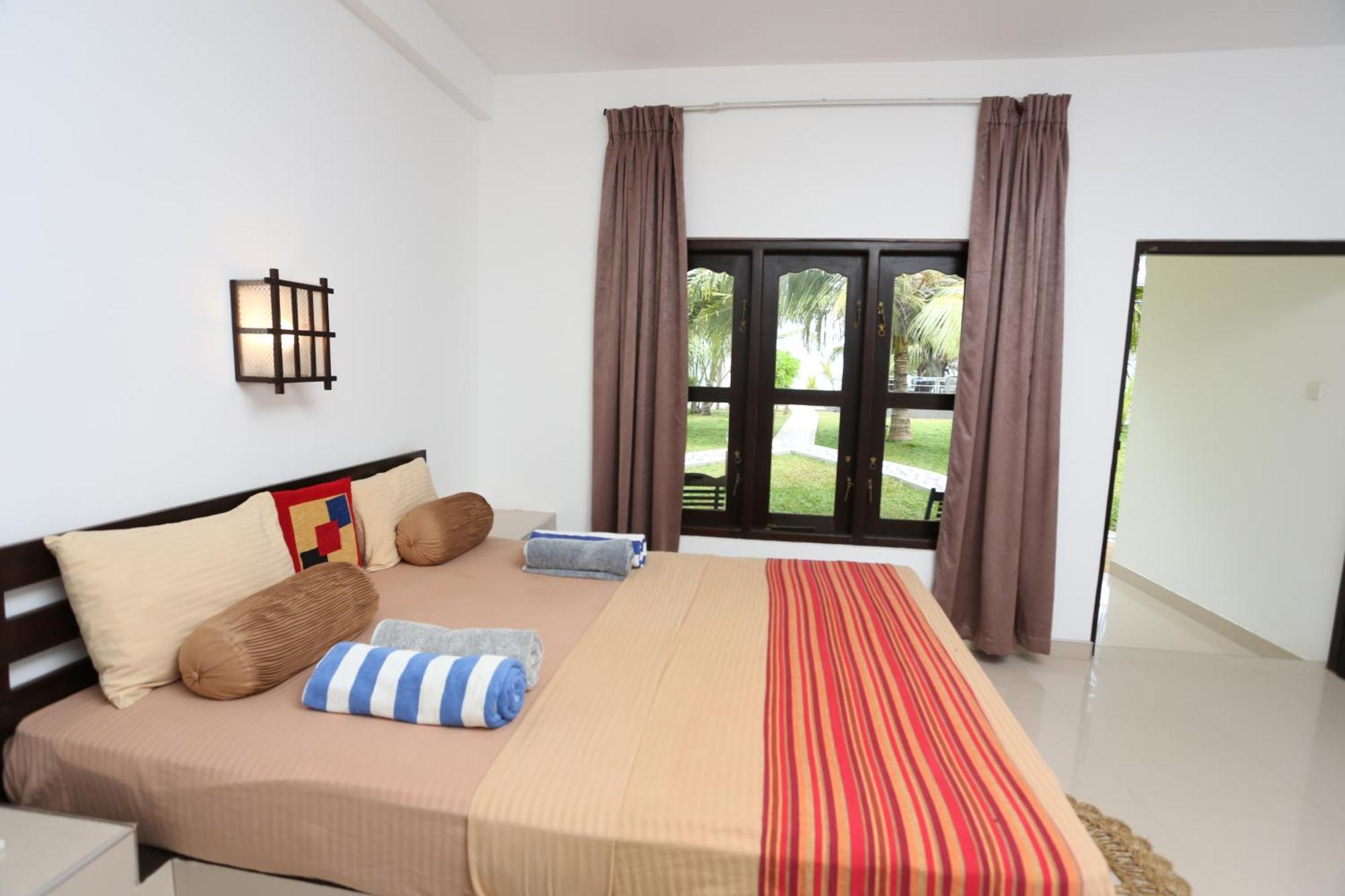 Blue Ocean Resort Netolpitiya Buitenkant foto