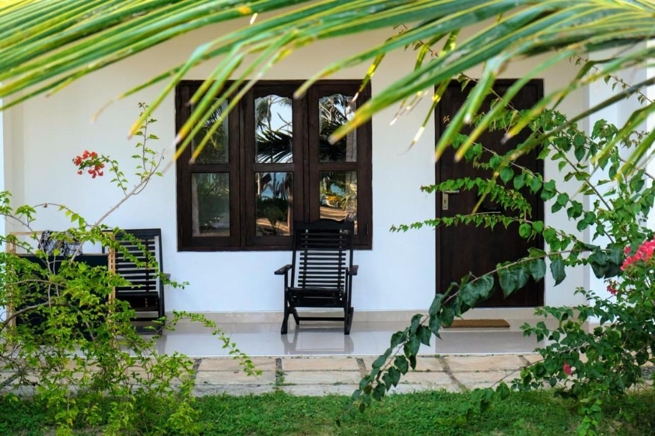 Blue Ocean Resort Netolpitiya Buitenkant foto